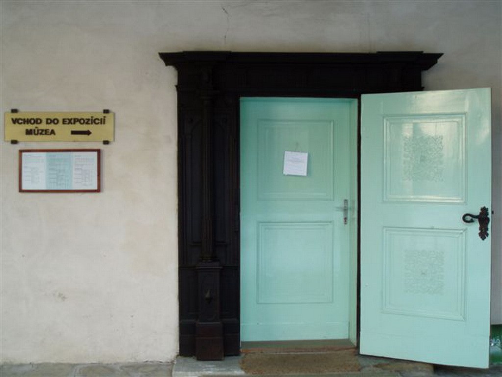 Puerta de un patio